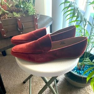 NEW Journee Silas Loafer! Beautiful rust velvet smoking loafer.